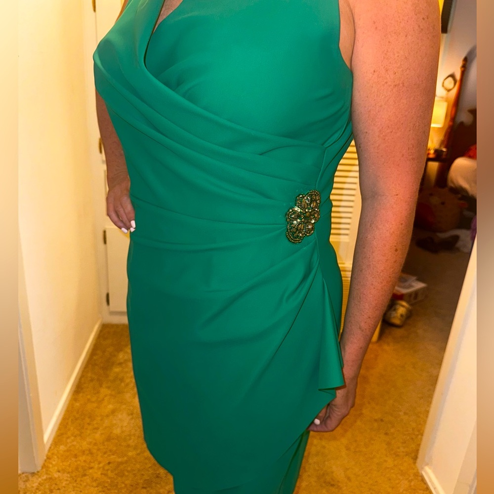 Alex Evenings Green Ruched Sheath Cocktail Dress